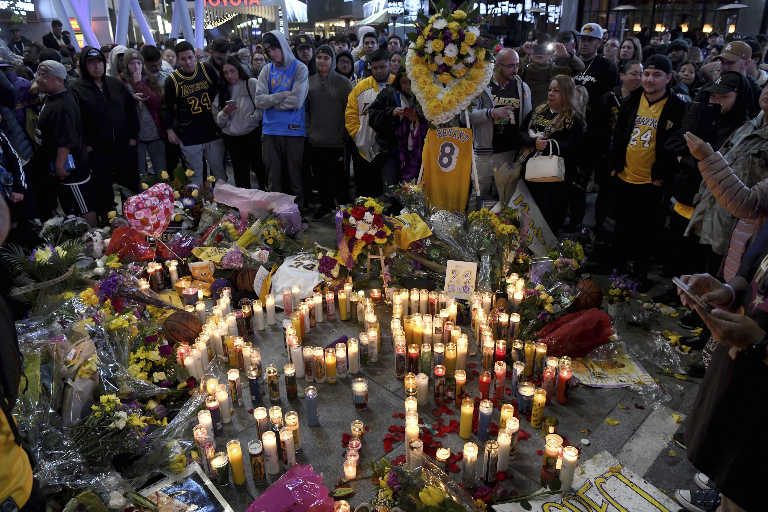 Kobe Bryant death: Vigils held as Los Angeles pays tribute to basketball hero
