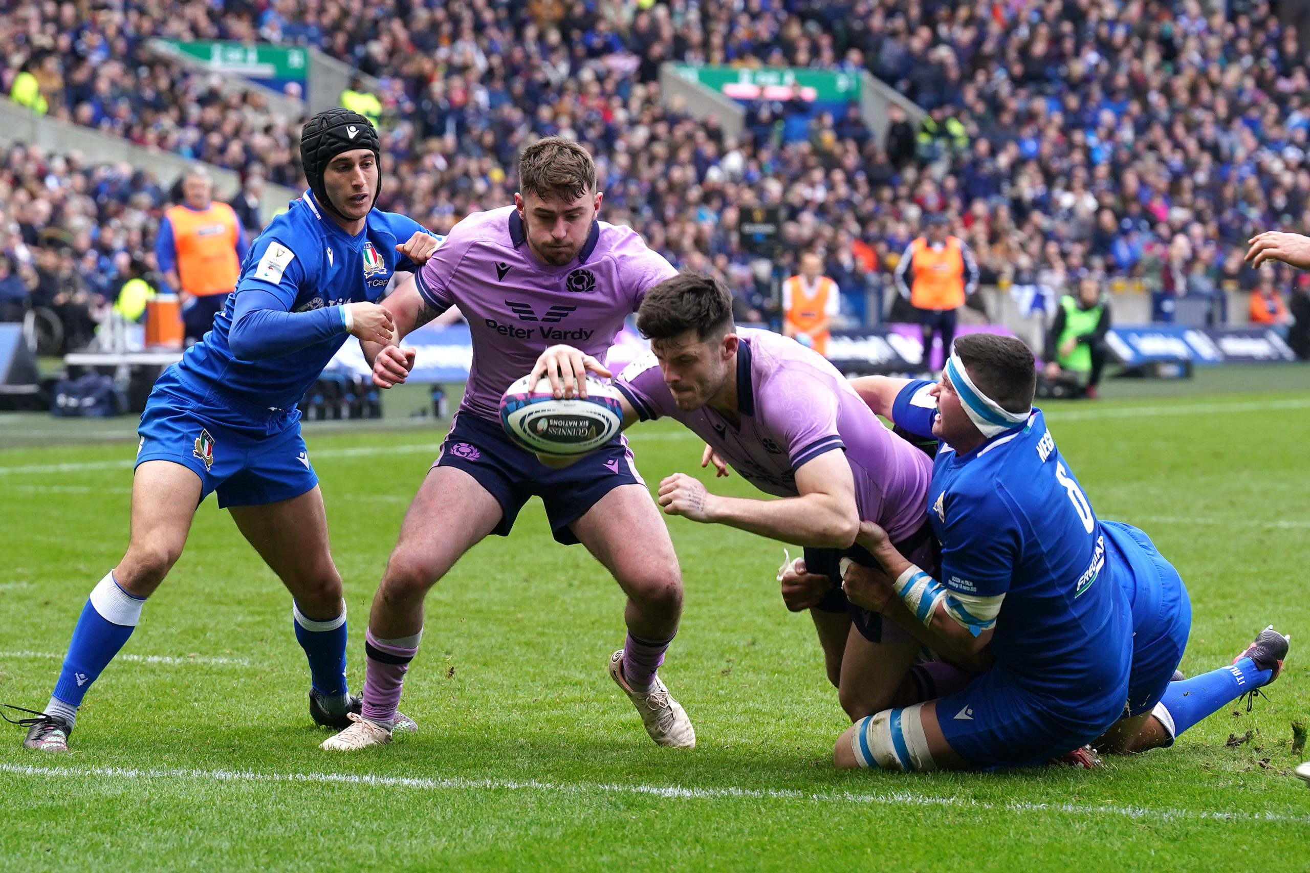 Kinghorn reigns at Murrayfield with hat-trick over Italy