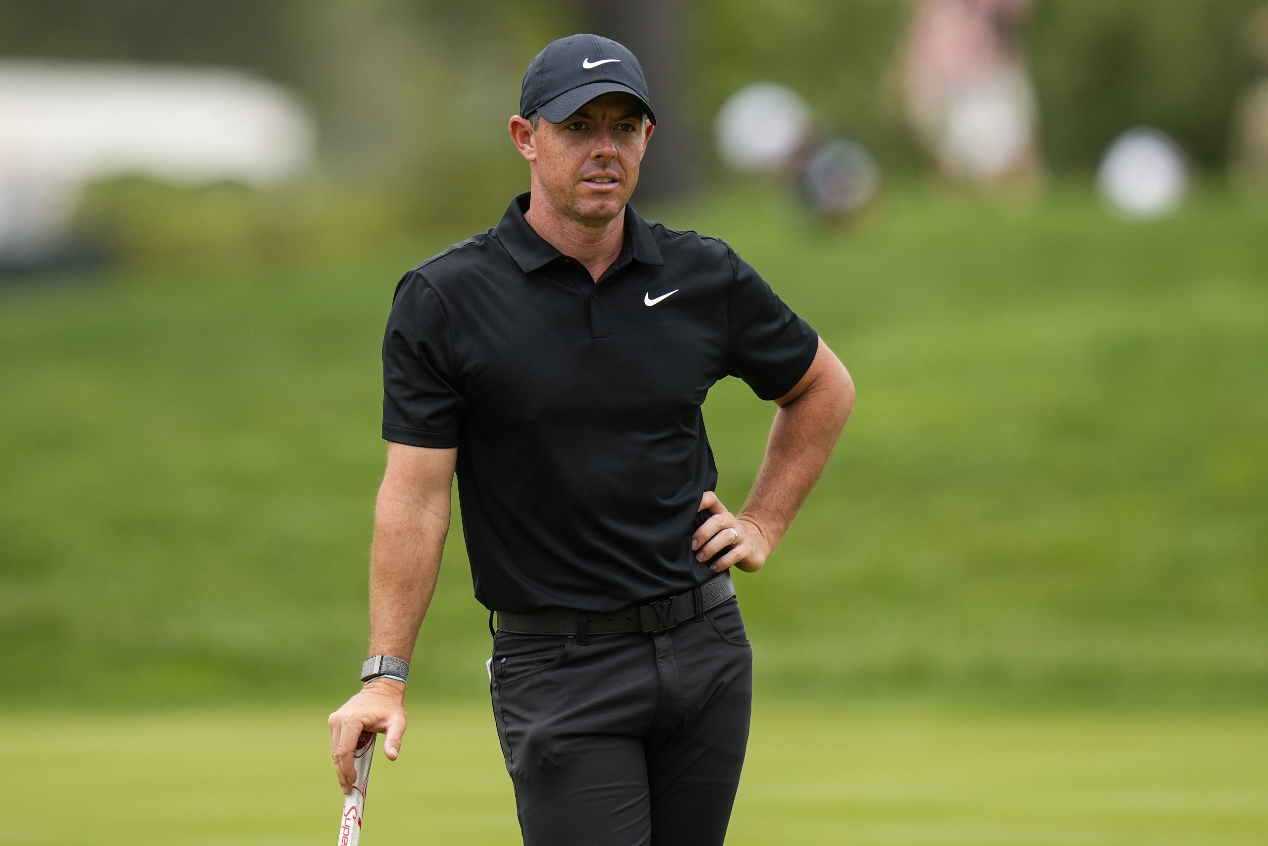 Eighth hole bites back as Rory McIlroy trails record pacesetters