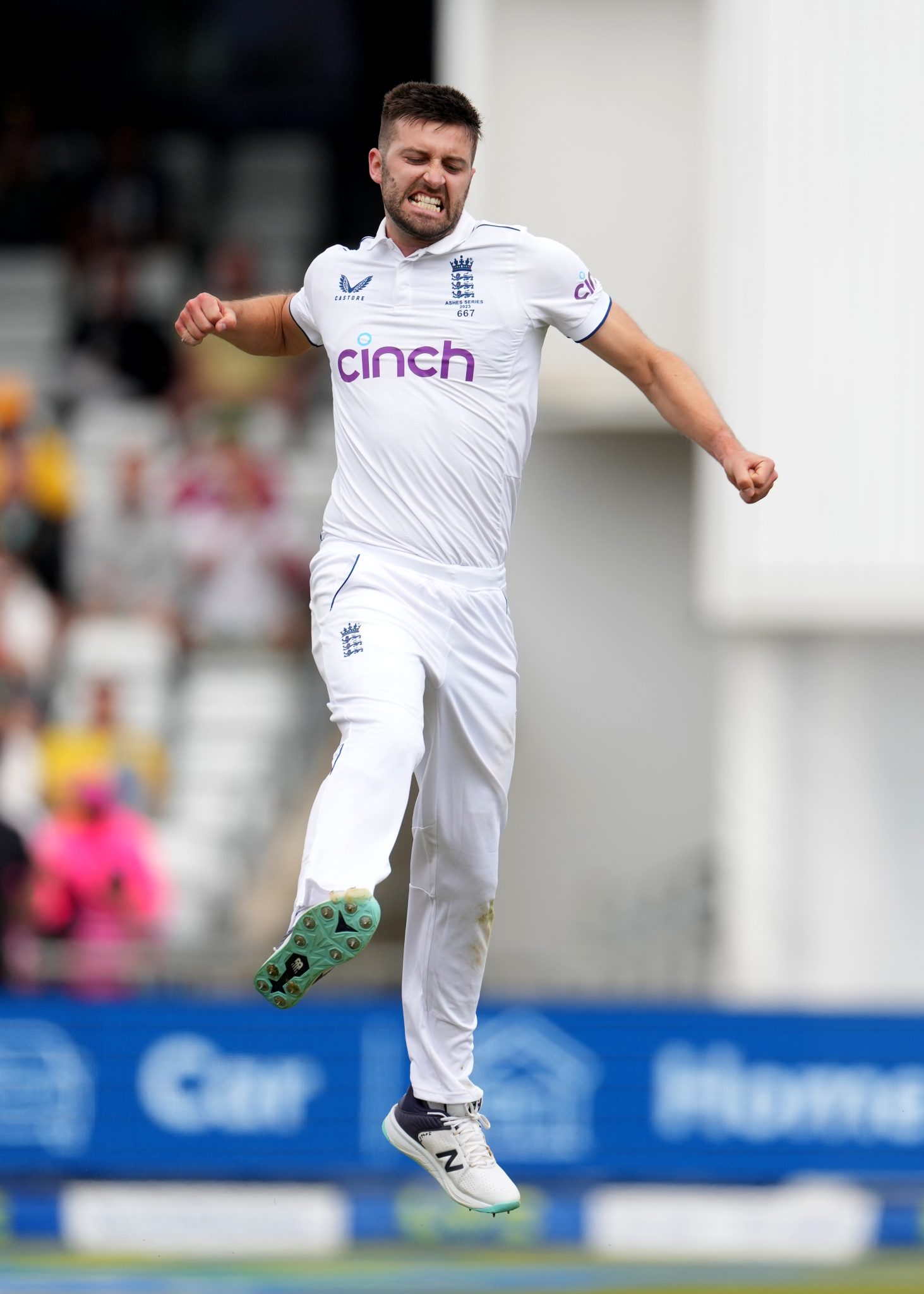 Fiery Mark Wood and Stuart Broad give England flying start to must-win Test