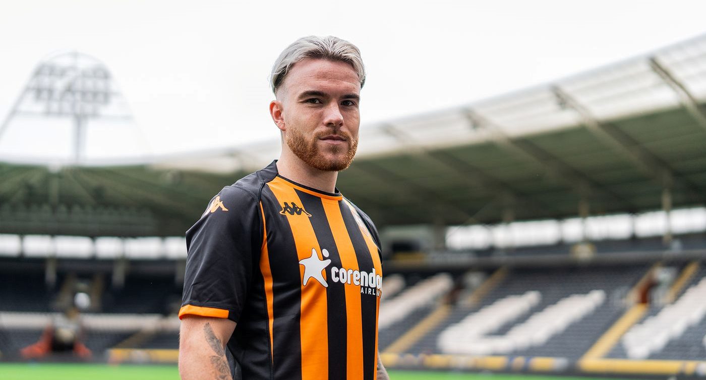 Aaron Connolly signs one-year deal with Hull City